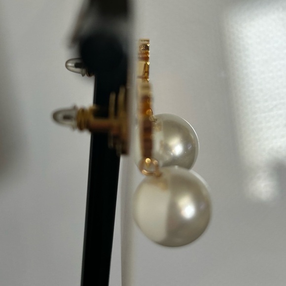 AUTHENTIC TORY BURCH crystal ivory logo pearl dangle post earrings new on card - Picture 4 of 7
